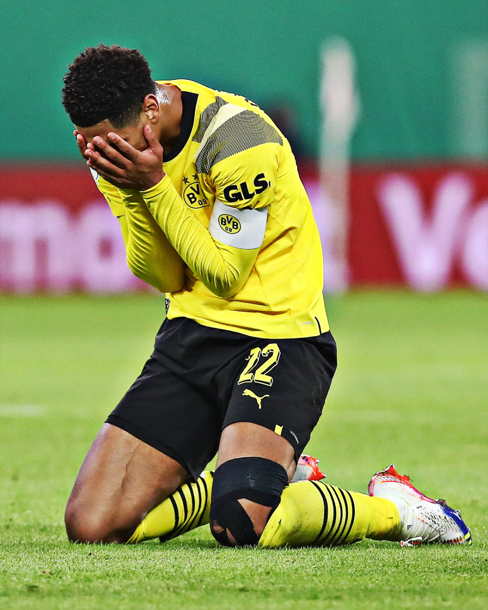 包含转会期突围战来临；拜仁慕尼黑围绕德国杯迎来里程碑；气氛紧张；控场能力受关注的词条