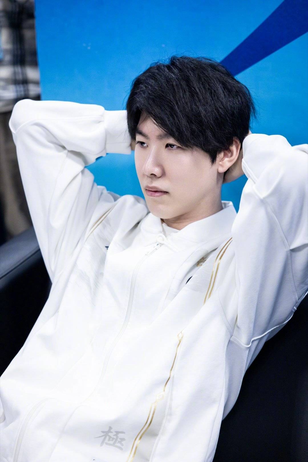 包含Rookie爆冷击败MAD，突破纪录引爆全场！的词条